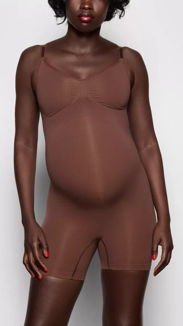Maternity sculpting bodysuit mid thigh cocoa