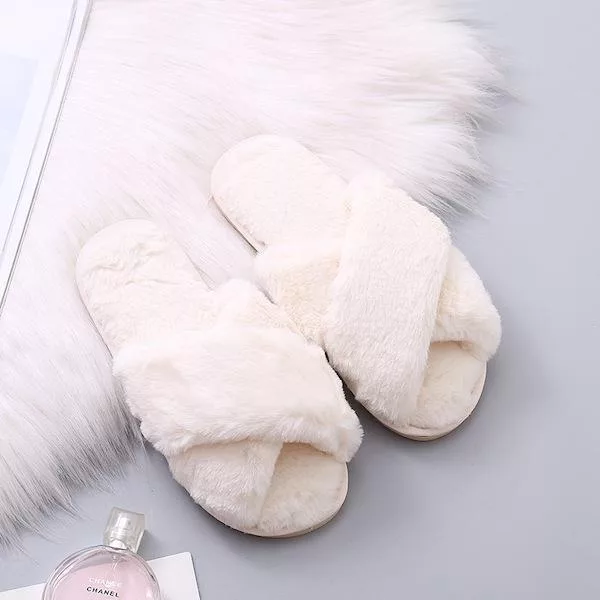 Fluffy slippers - white