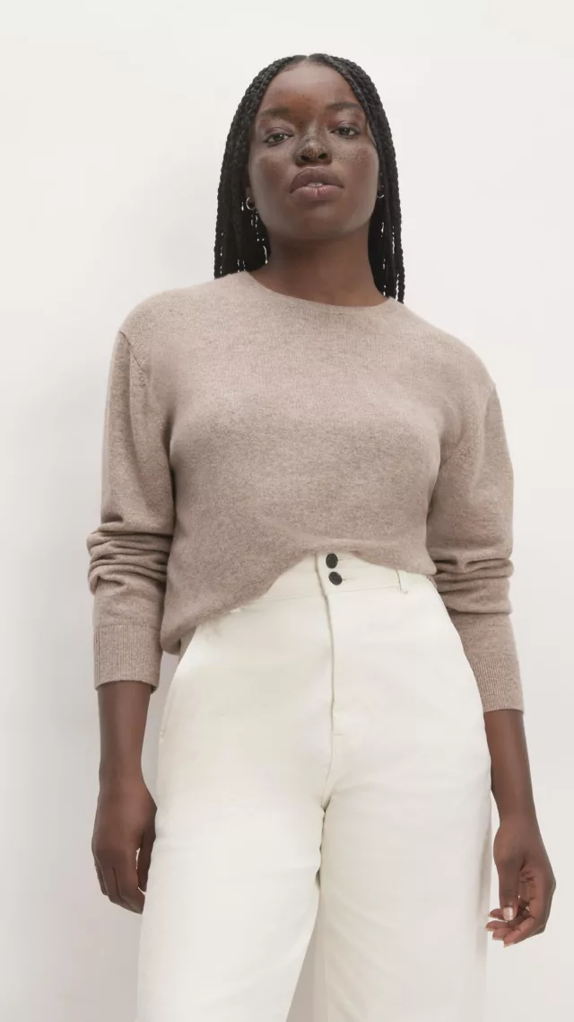 The Cashmere Classic Crew Sweater Toasted Sesame