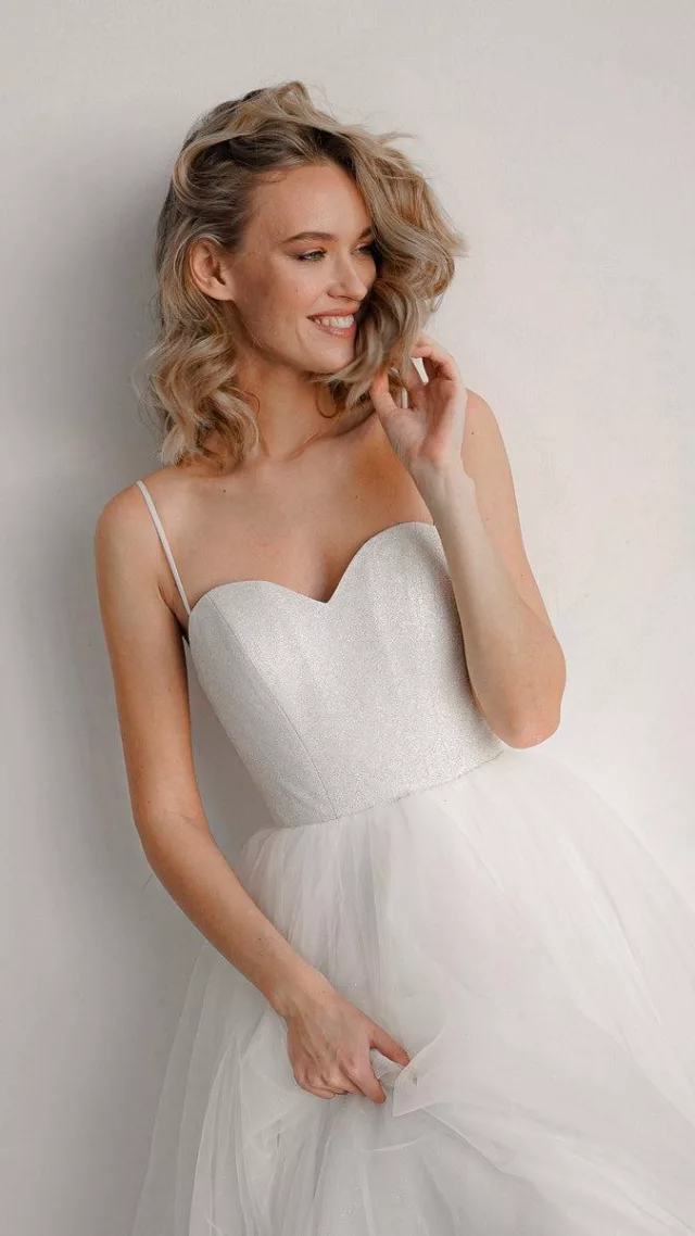 Sweetheart Neckline Wedding Dress Klouzi Midi Light Ivory