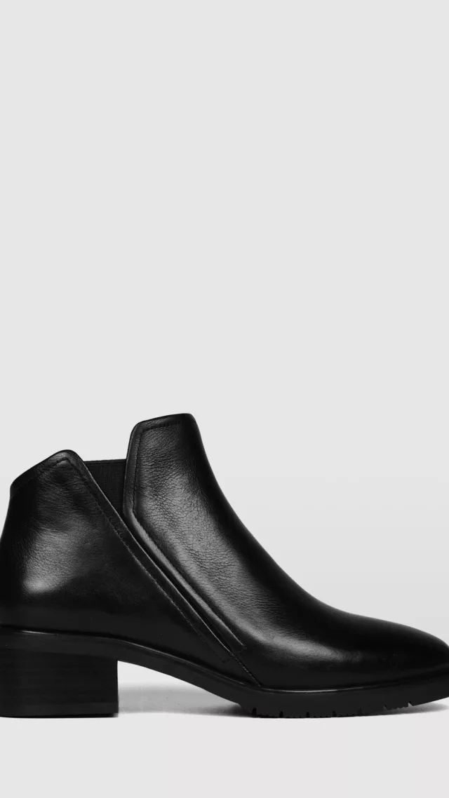 Artie Flat Ankle Boots Black Leather