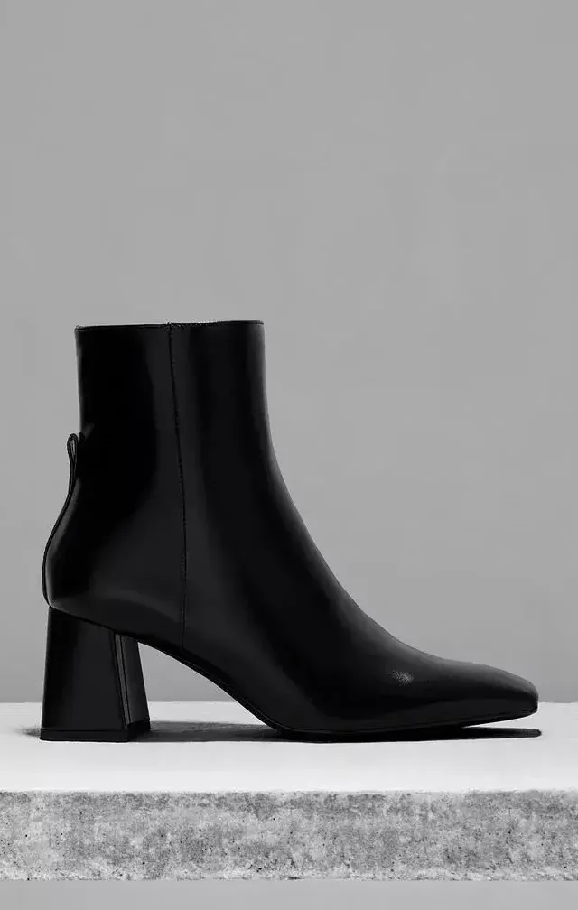 Curved Block Heel Ankle Boots - Black