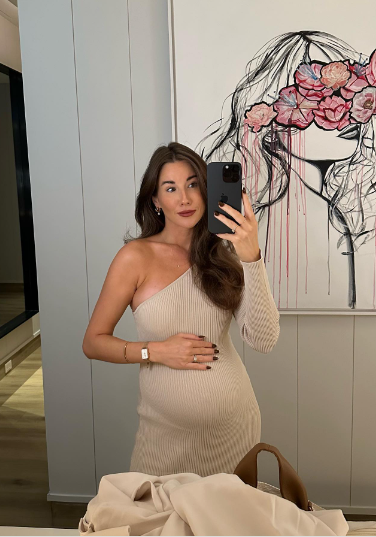 Influencer ilesdeux wearing pregnancy bodycon dress instagram