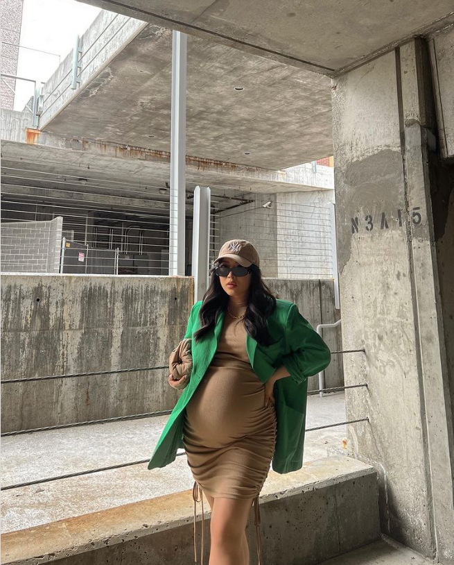 Xoninackim posing with maternity bodycon dress green blazer instagram account