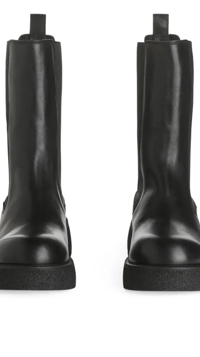 High-Shaft Chelsea Boots Black
