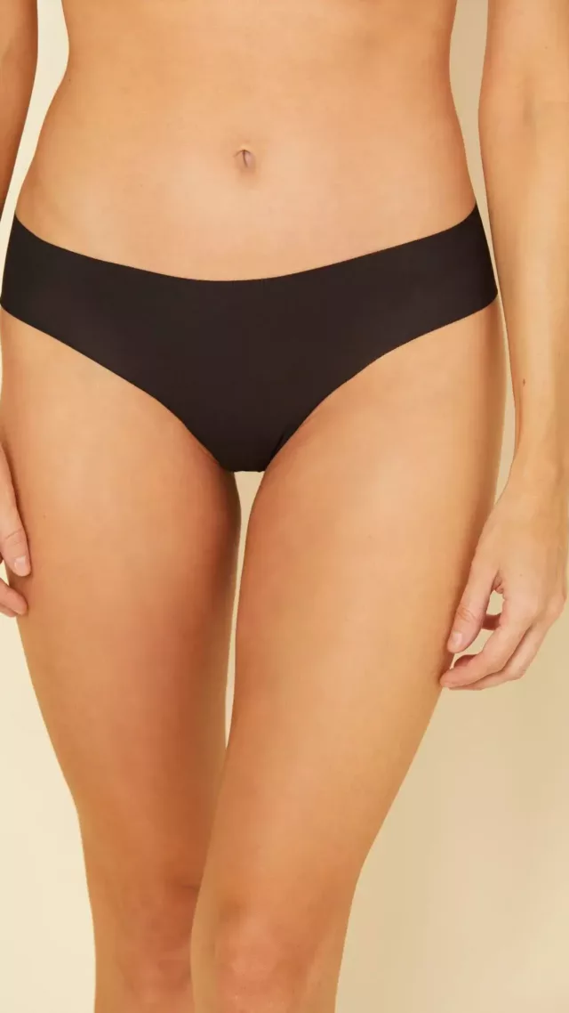 Aire Low Rise Thong Black