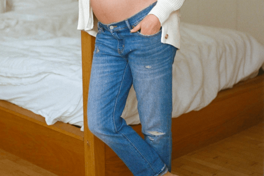 Cover Image for Best boyfriend maternity jeans for on trend comfort