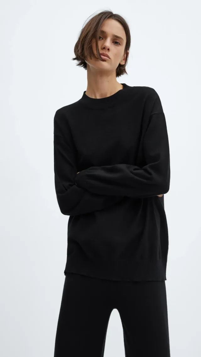Round-Neck Knitted Sweater Black