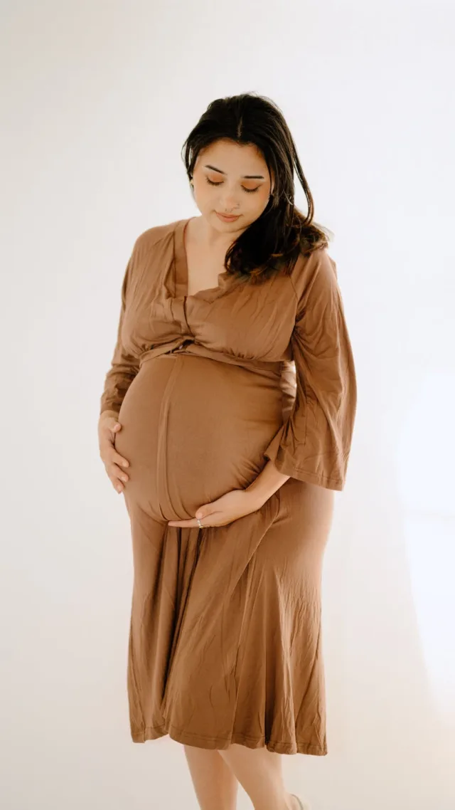 Amelia Labor & Postpartum Gown In Caramel