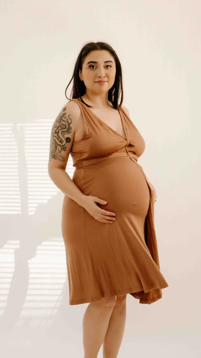 Juliet Labor & Postpartum Gown In Caramel