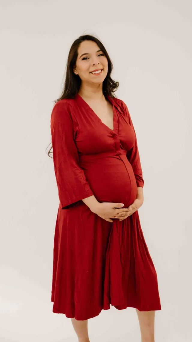 Lila Labor & Postpartum Gown In Crimson