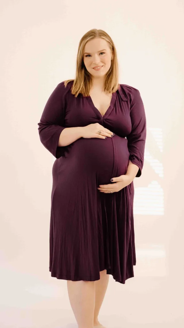 Lila Labor & Postpartum Gown In Plum