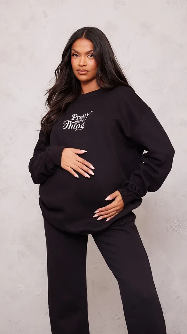 Prettylittlething Maternity Black Embroidered Oversized Sweatshirt